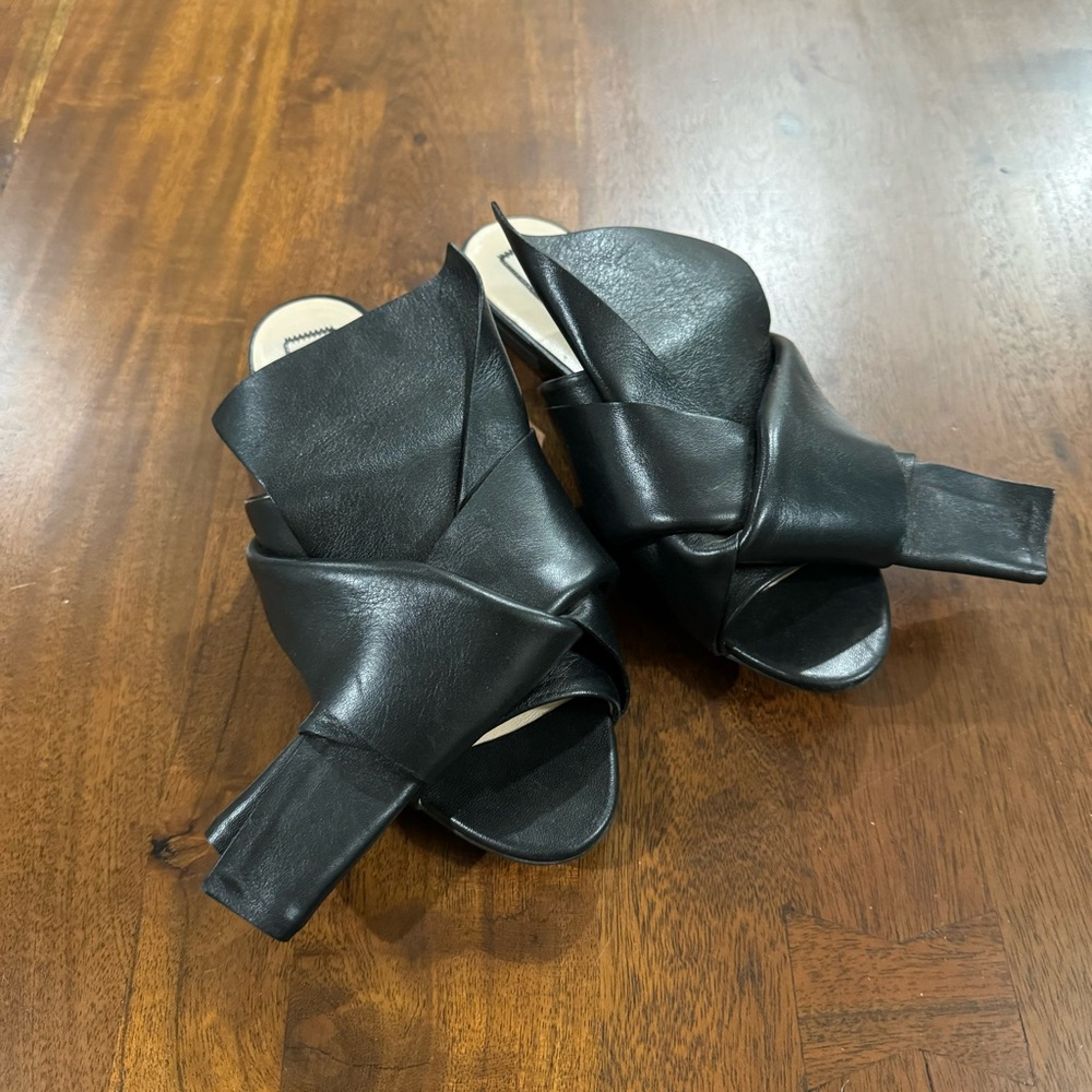 No. 21 Black Leather Knot Slide Sandals‎ Size EU 36.5